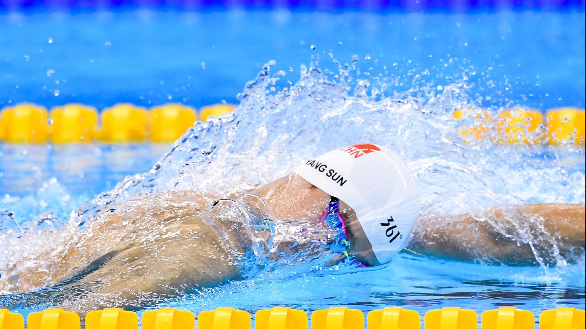 特色足球赛事频繁举办，推动全民体育热潮持续升温，足球特色活动方案